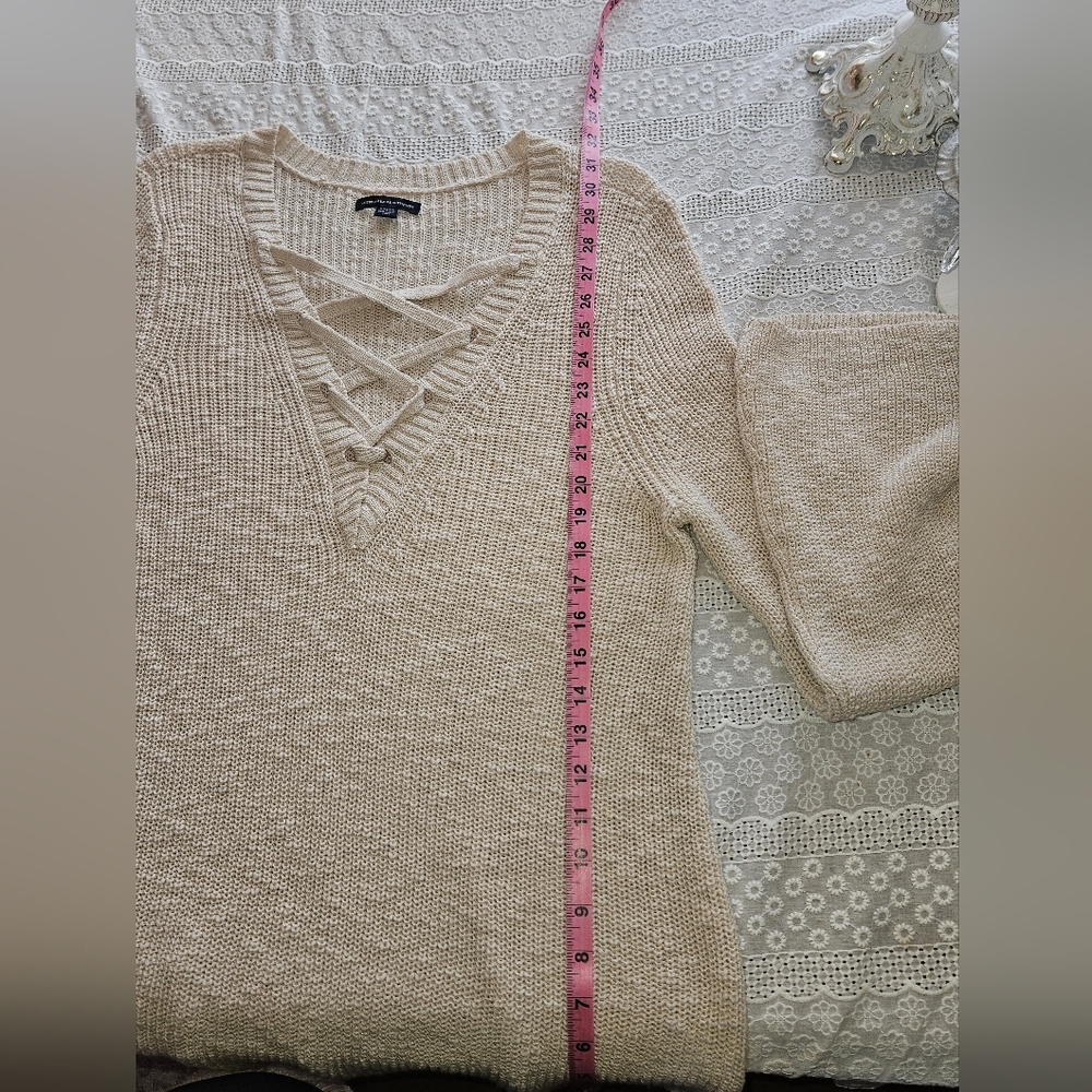 American Eagle Outfitters Cream V-Neck Sweater - Picture 4 of 8